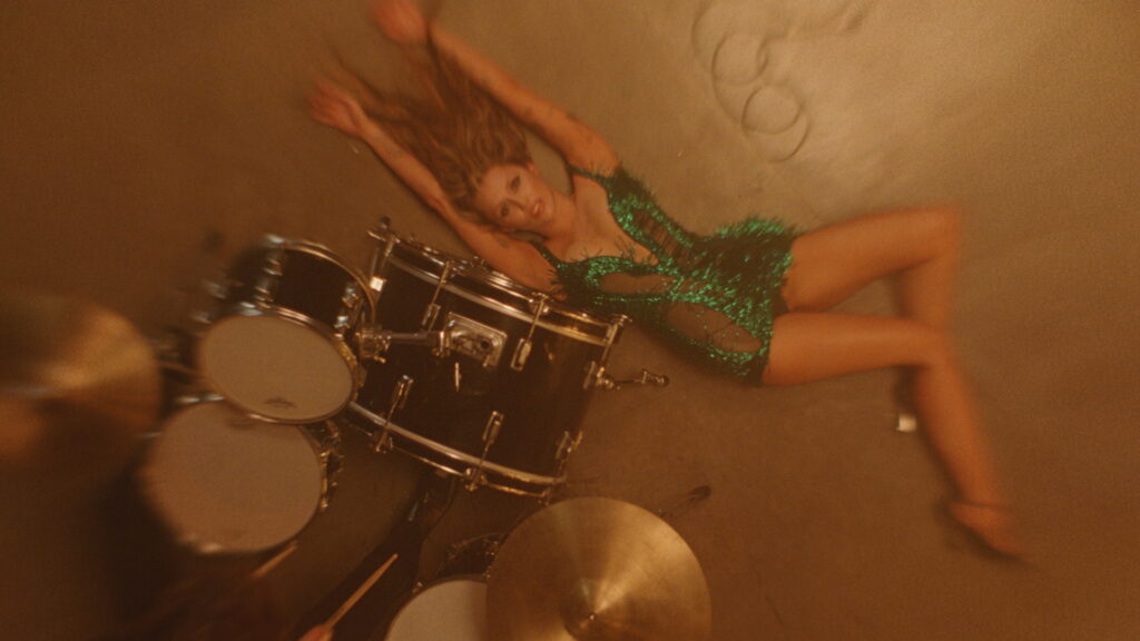Miley Cyrus può permettersi tutto, anche un disco come “Something Beautiful”