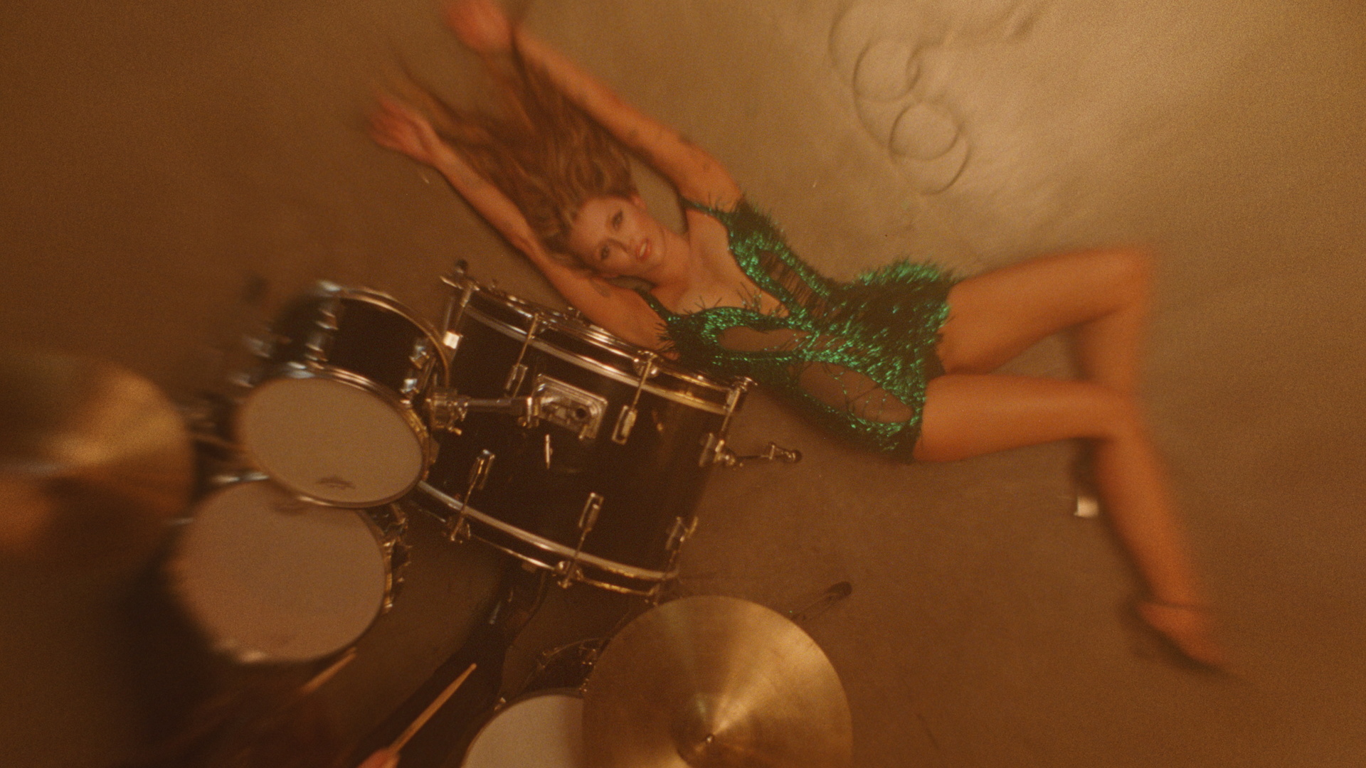Miley Cyrus può permettersi tutto, anche un disco come “Something Beautiful”