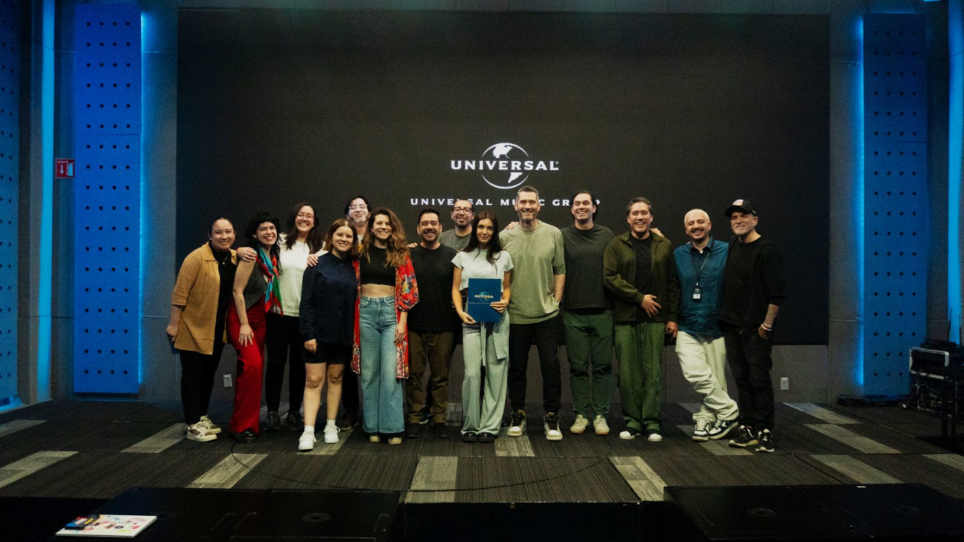 Elettra Lamborghini firma con Universal Music México