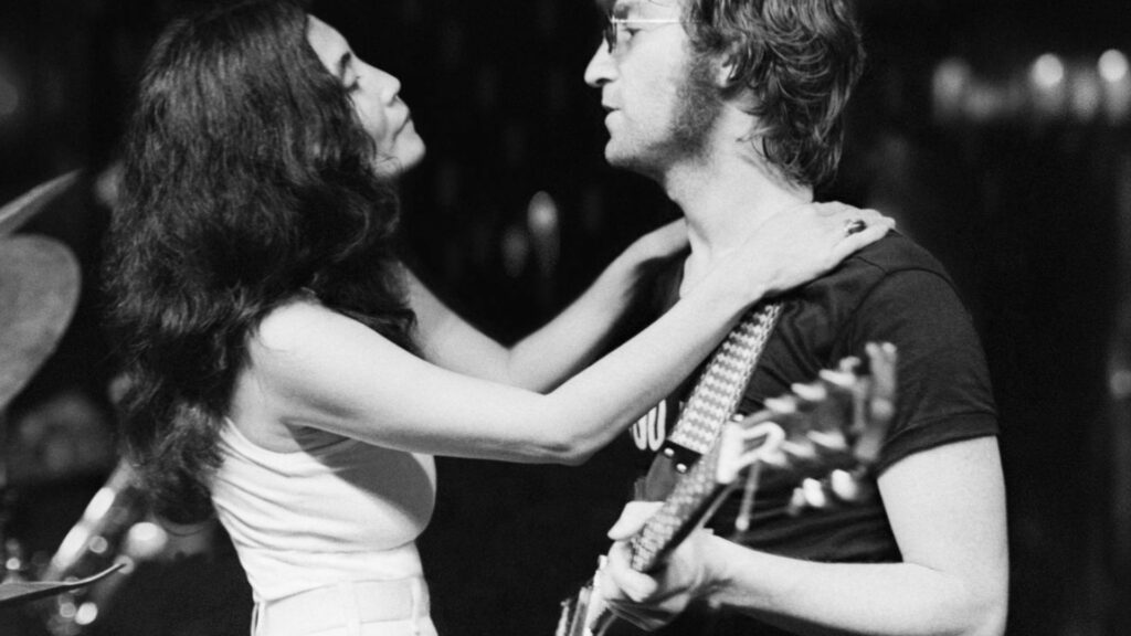 La rivoluzione non andrà in televisione: “One to One. John & Ono” non è solo un doc ma una autentica lezione di storia
