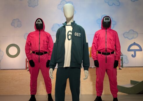 Siamo stati alla mostra “Hallyu! The Korean Wave”: tra costumi e outfit K-pop, c’è da perderci la testa