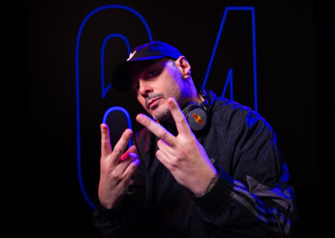 Fabri Fibra e Red Bull 64 Bars: «Anche nei miei testi violenti c’era ironia»