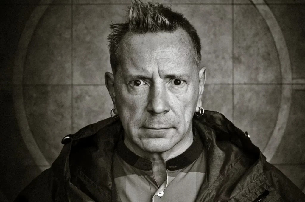 John Lydon contro i KNEECAP: «Se sostieni la morte di un altro essere umano, non hai scuse»