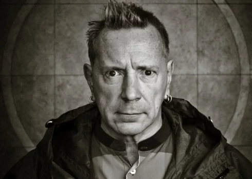 John Lydon contro i KNEECAP: «Se sostieni la morte di un altro essere umano, non hai scuse»