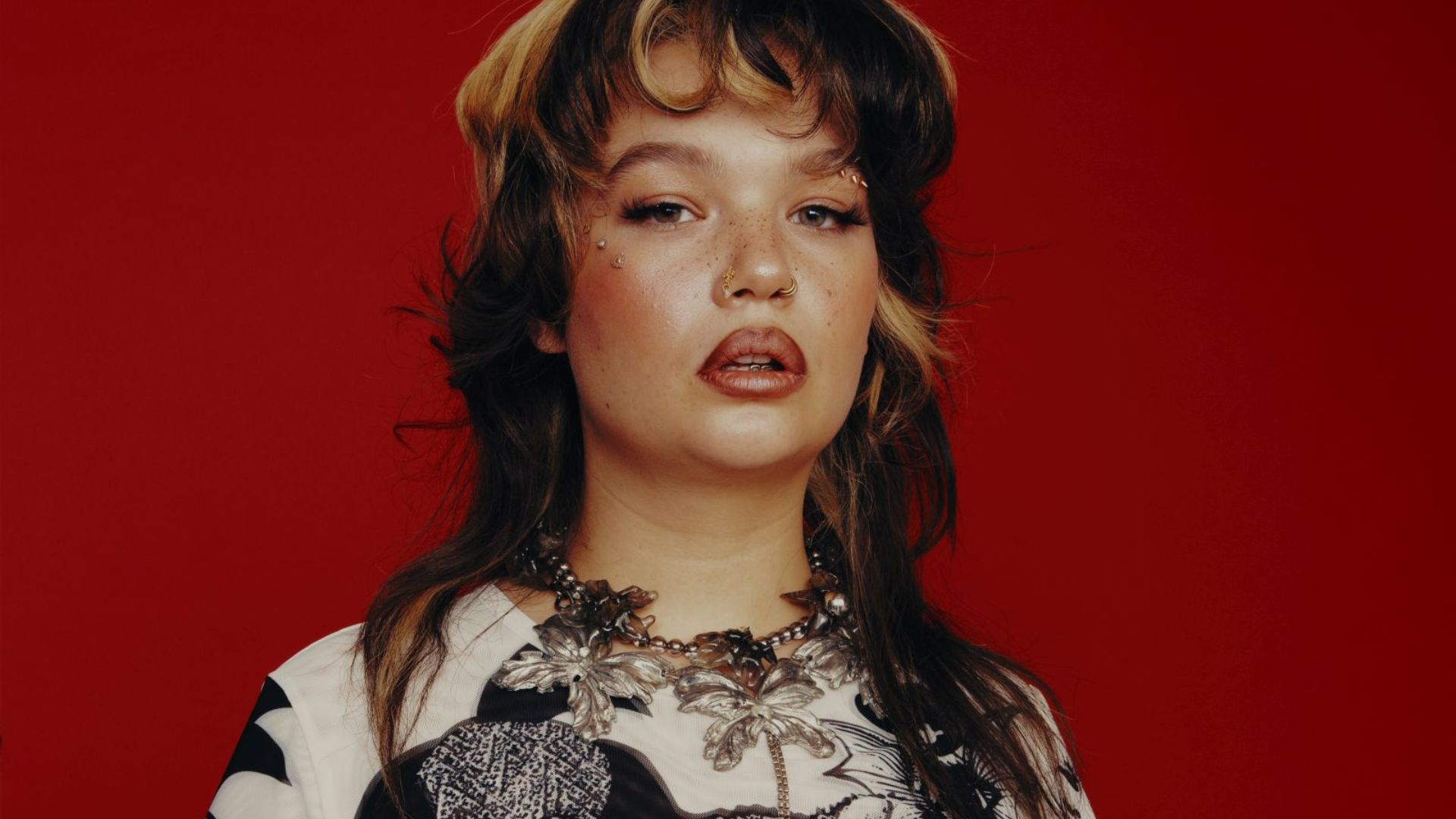 Lola Young annuncia il nuovo album “I’m Only F**king Myself”
