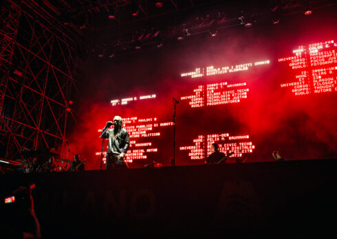 Il live dei Massive Attack ci ricorda come la grande musica può essere impegno politico