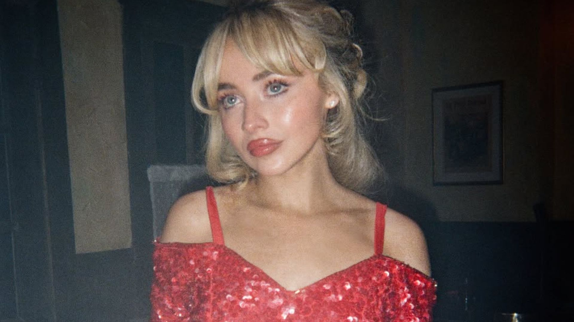 Sabrina Carpenter svela la copertina alternativa di “Man’s Best Friend”