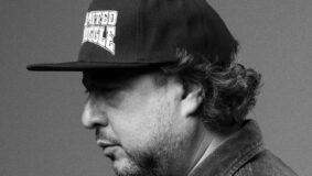 DJ Shocca crede ancora in quel piatto, rullante e cassa: l’intervista