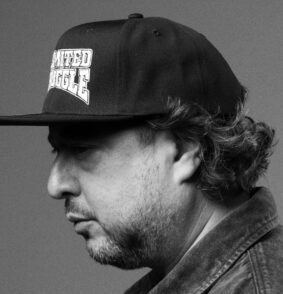 DJ Shocca crede ancora in quel piatto, rullante e cassa: l’intervista