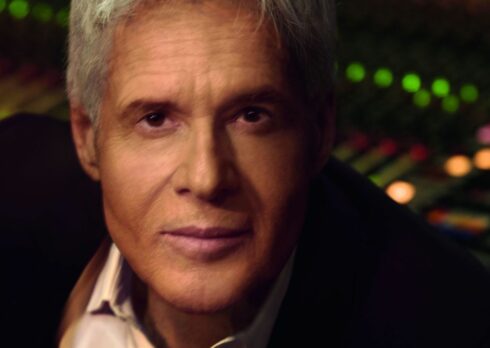 Claudio Baglioni: «‘La vita è adesso’ doveva chiamarsi ‘Un bar sulla città’»