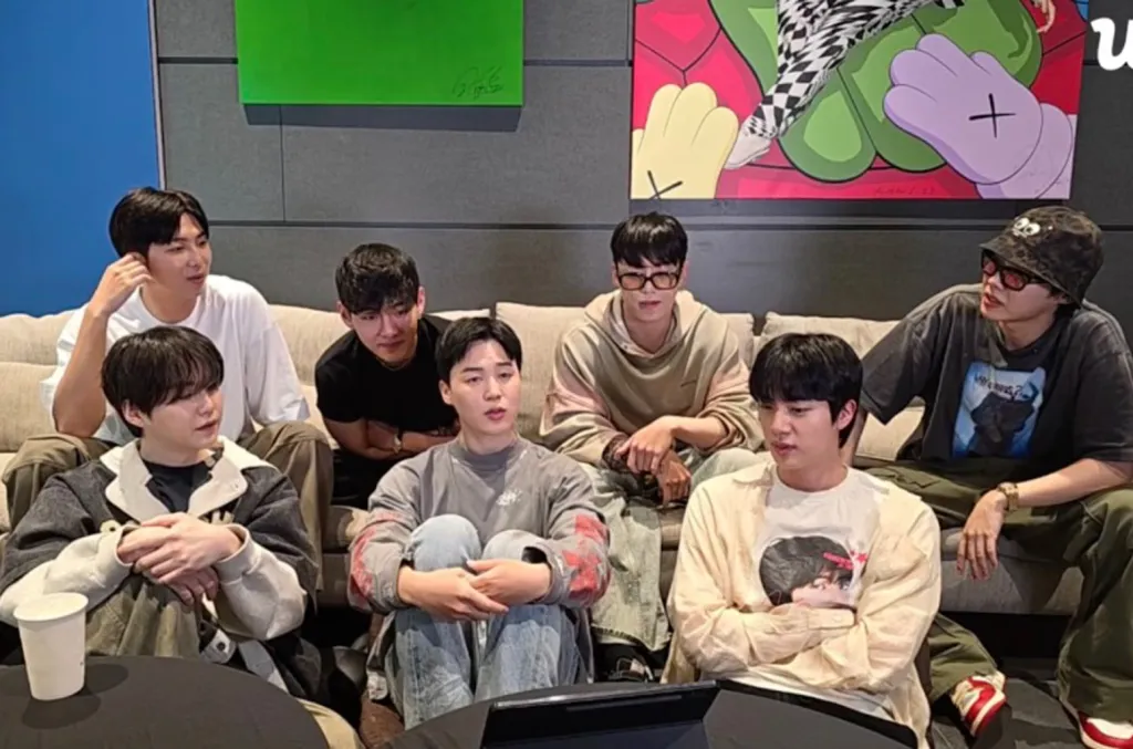 I BTS si sono riuniti nella loro prima livestream dopo il servizio militare