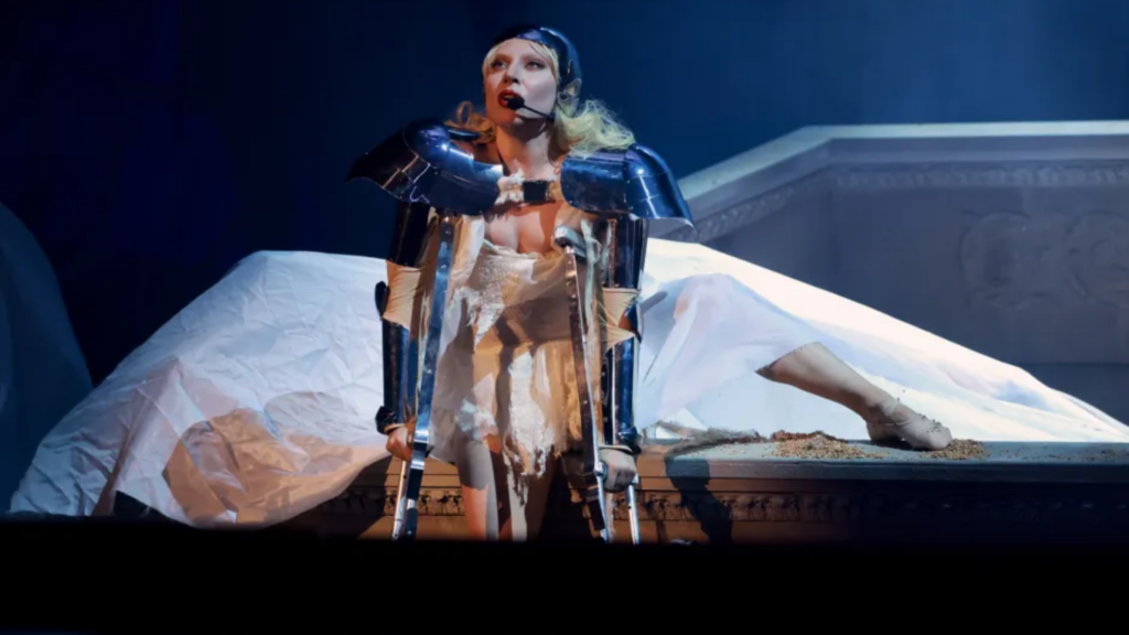 Lady Gaga dà il via al Mayhem Ball: la scaletta della prima serata
