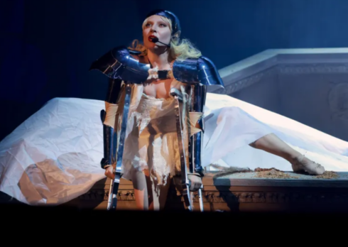 Lady Gaga dà il via al Mayhem Ball: la scaletta della prima serata