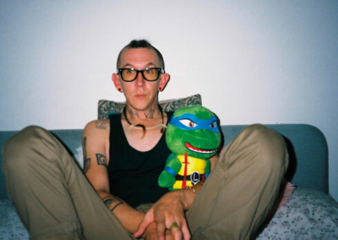 Guarda in anteprima il video di “Oh, Sleepyhead!” di Micah P. Hinson
