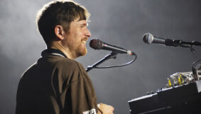 La magia di James Blake alle OGR di Torino: come unire uno show intimo con un rave 