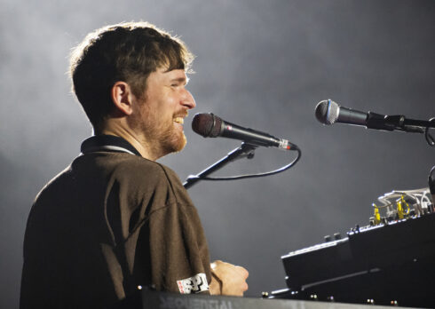 La magia di James Blake alle OGR di Torino: come unire uno show intimo con un rave 