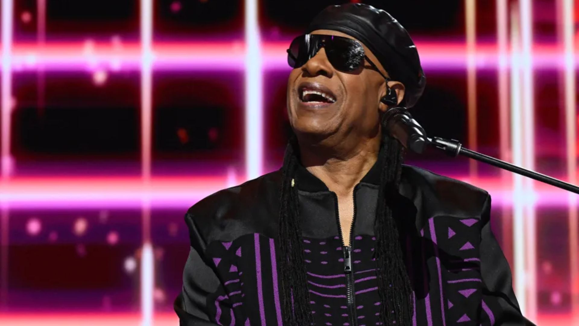 Stevie Wonder ha risposto alle voci secondo cui non sarebbe cieco