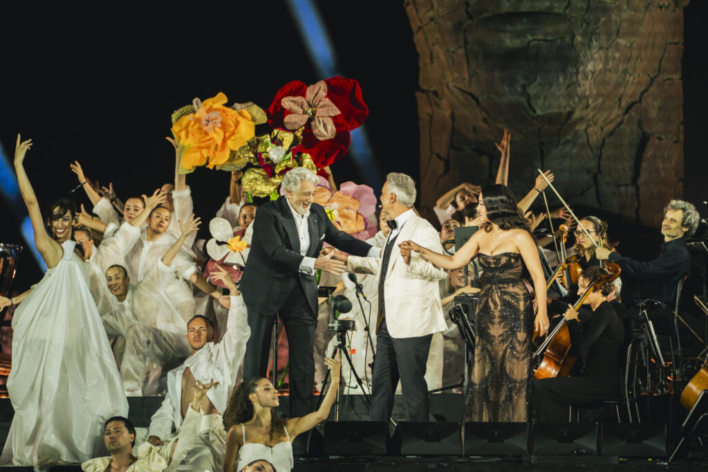Andrea Bocelli celebra i 20 anni del Teatro del Silenzio con Placido Domingo e Clara