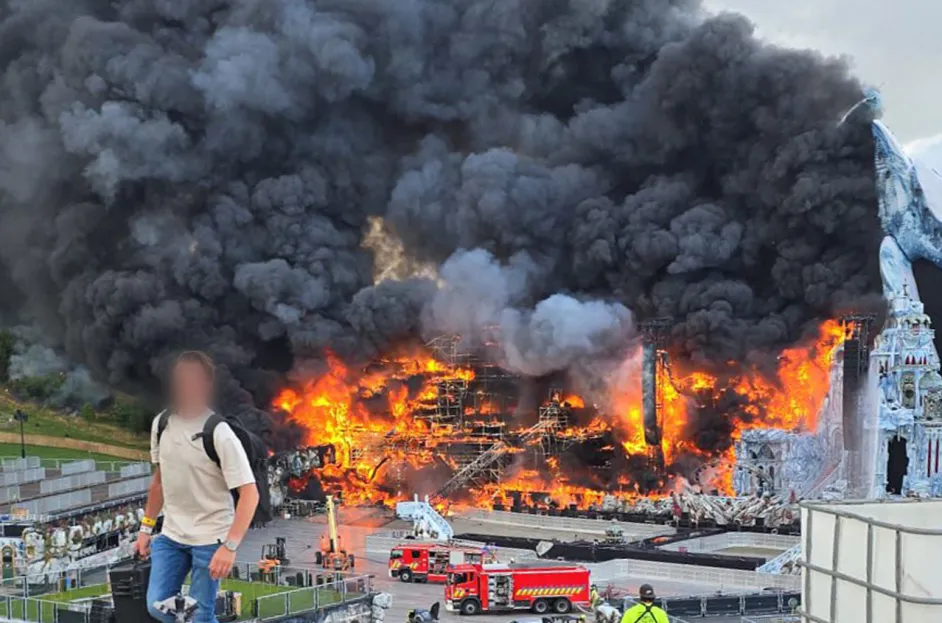 Il palco principale del Tomorrowland è stato distrutto da un incendio
