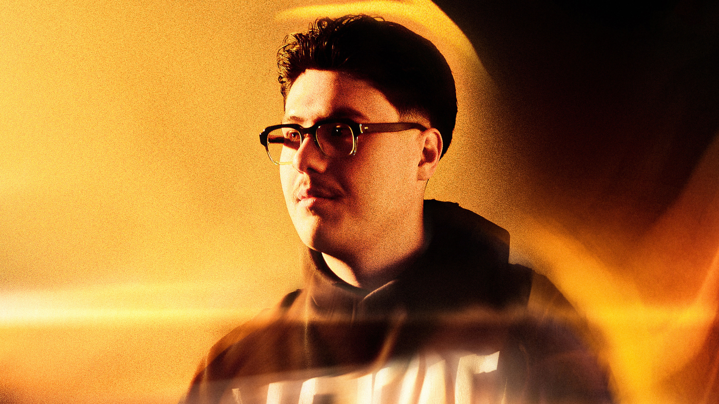 Unotopic Strips Back the Noise with the Heartbreaking “Cada Noche”