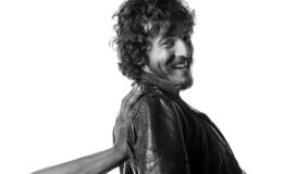 “Born To Run” di Bruce Springsteen compie 50 anni: cinque cose da sapere