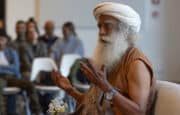 Milano incontra Sadhguru: spiritualità e musica in Triennale
