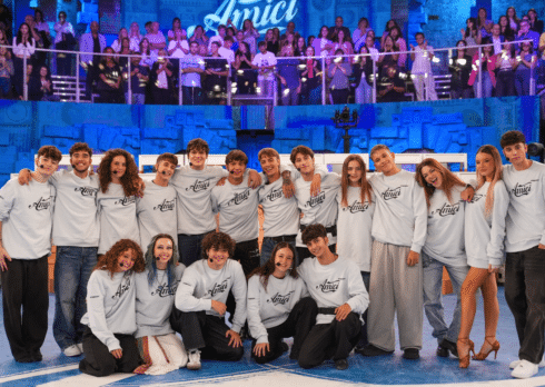 Al via la prima puntata di Amici: ballo e canto si sfidano per il banco
