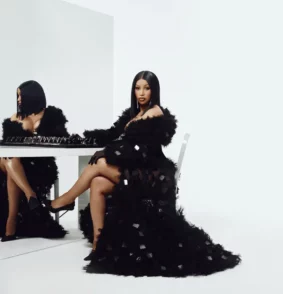 Cardi B parla del suo attesissimo album, dei sacrifici per i suoi figli e del perché l’America sta “pagando un cattivo karma”