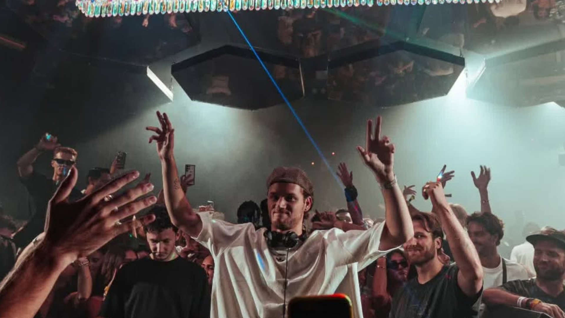 A Ibiza si incontrano tradizione e nuove generazioni: Solomun al Porto e Mau P al Pacha