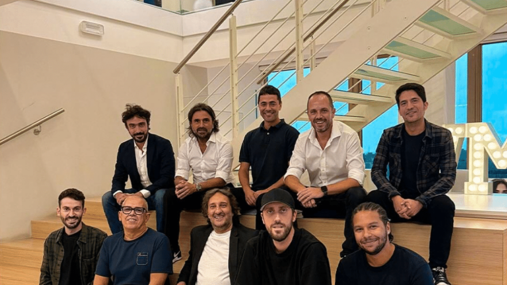 Warner Music annuncia l’accordo con Honiro per la distribuzione
