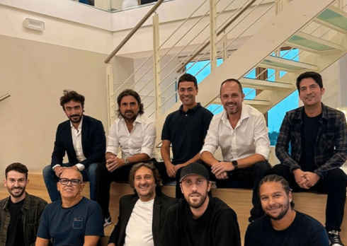 Warner Music annuncia l’accordo con Honiro per la distribuzione