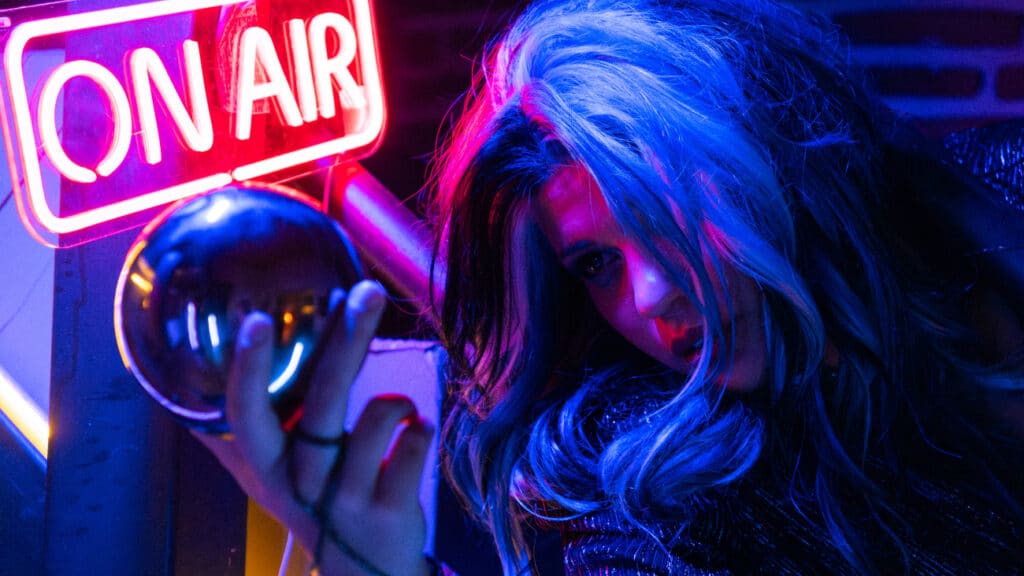 Elnoir presenta “Euphoria”: un loop tra desiderio e autodistruzione