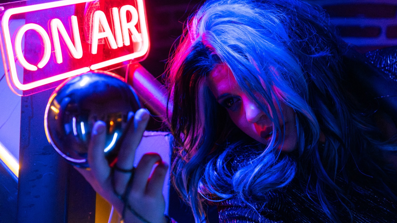 Elnoir presenta “Euphoria”: un loop tra desiderio e autodistruzione