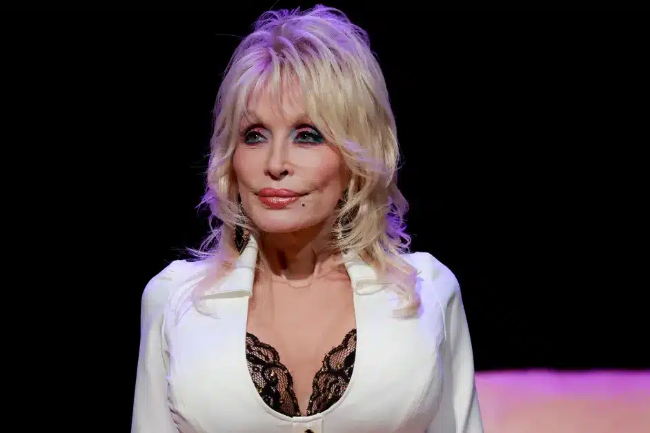 La sorella di Dolly Parton ha chiesto di pregare per la salute della star del country