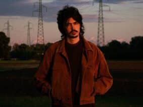 Riconquistare il privilegio di sentir scorrere il tempo con “Risorgerai” di AKA5HA