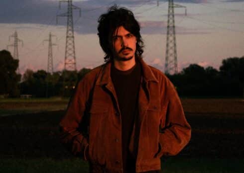 Riconquistare il privilegio di sentir scorrere il tempo con “Risorgerai” di AKA5HA