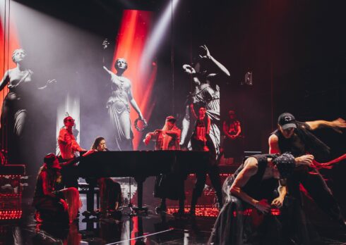 Tra fiamme al tavolo e assegnazioni rétro, il quarto live ha acceso X Factor 2025