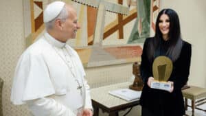 Laura Pausini - Papa - Global Icon Women in Music - 1