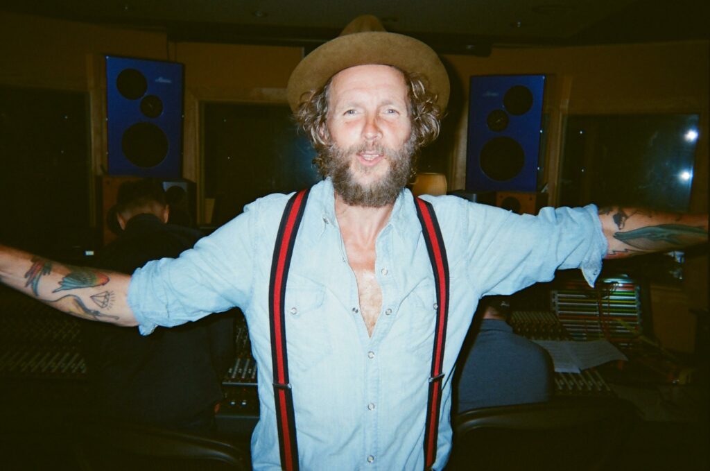 “NIUIORCHERUBINI” di Jovanotti è un caleidoscopio di ritmi e di colori