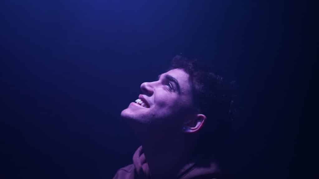 Guarda in anteprima il video di “Viola” di Frasa