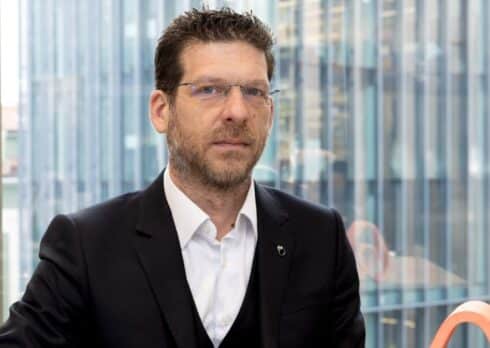 Matteo Sarzana racconta come Airbnb fa sentire tutti a casa tra Olimpiadi, attività e concerti