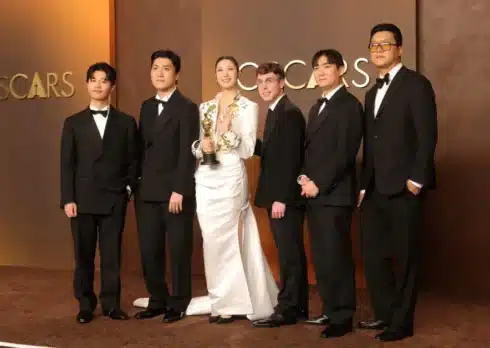 Il cast di “KPop Demon Hunters” viene interrotto sul palco degli Oscar