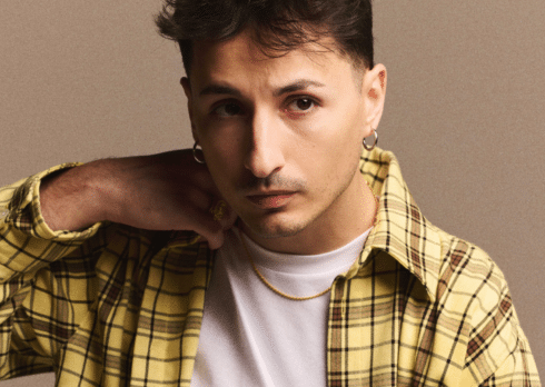 Mentre la musica è una corsa al disco di diamante, nayt ha scritto un disco di domande