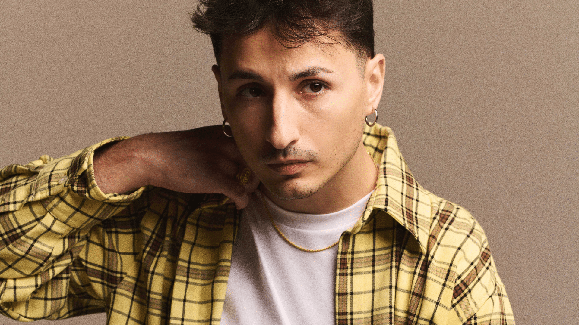 Mentre la musica è una corsa al disco di diamante, nayt ha scritto un disco di domande