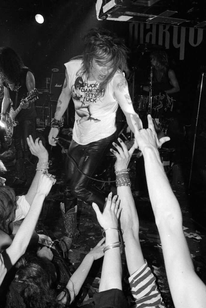 Axl sul palco al Marquee di Londra
