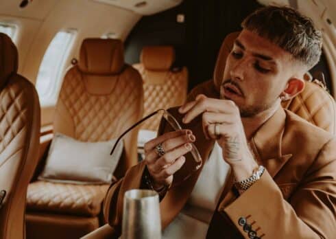 Vegas Jones torna a “Chic Nisello” con il suo nuovo album