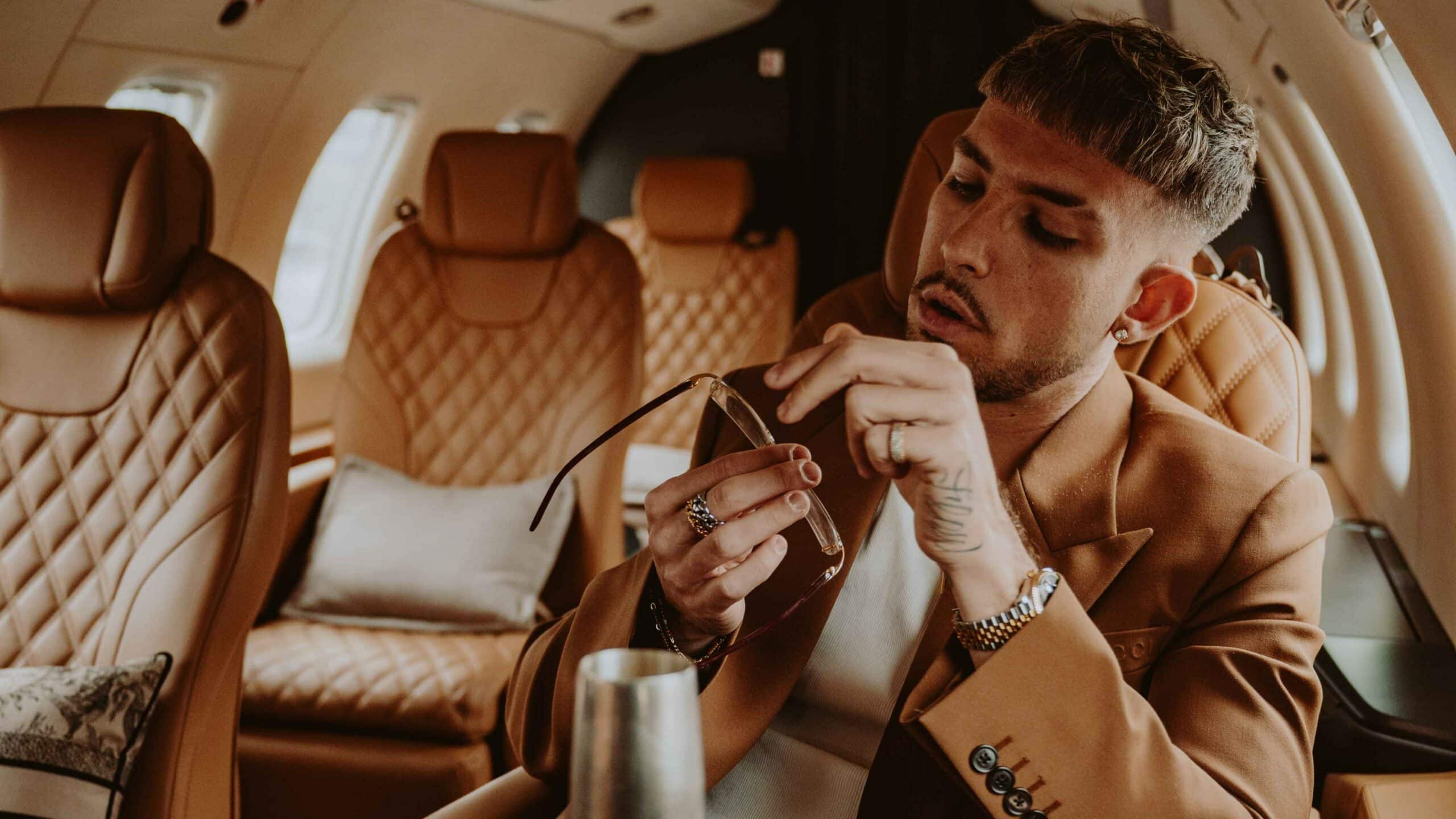 Vegas Jones torna a “Chic Nisello” con il suo nuovo album