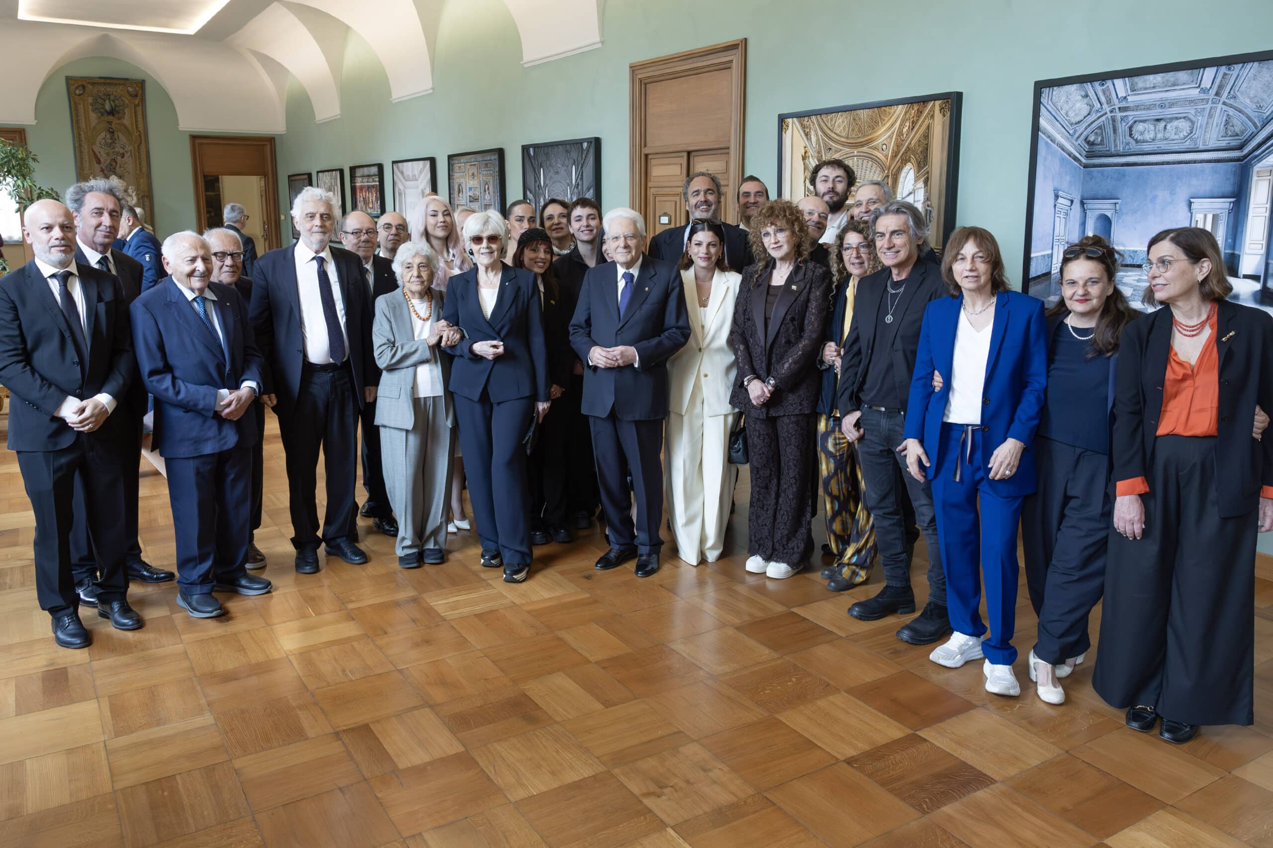 Sergio Mattarella riceve gli artisti SIAE: tra loro anche Anna, Madame e Angelina Mango