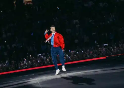 Harry Styles inaugura il “Together, Together Tour” ad Amsterdam: i 7 momenti migliori