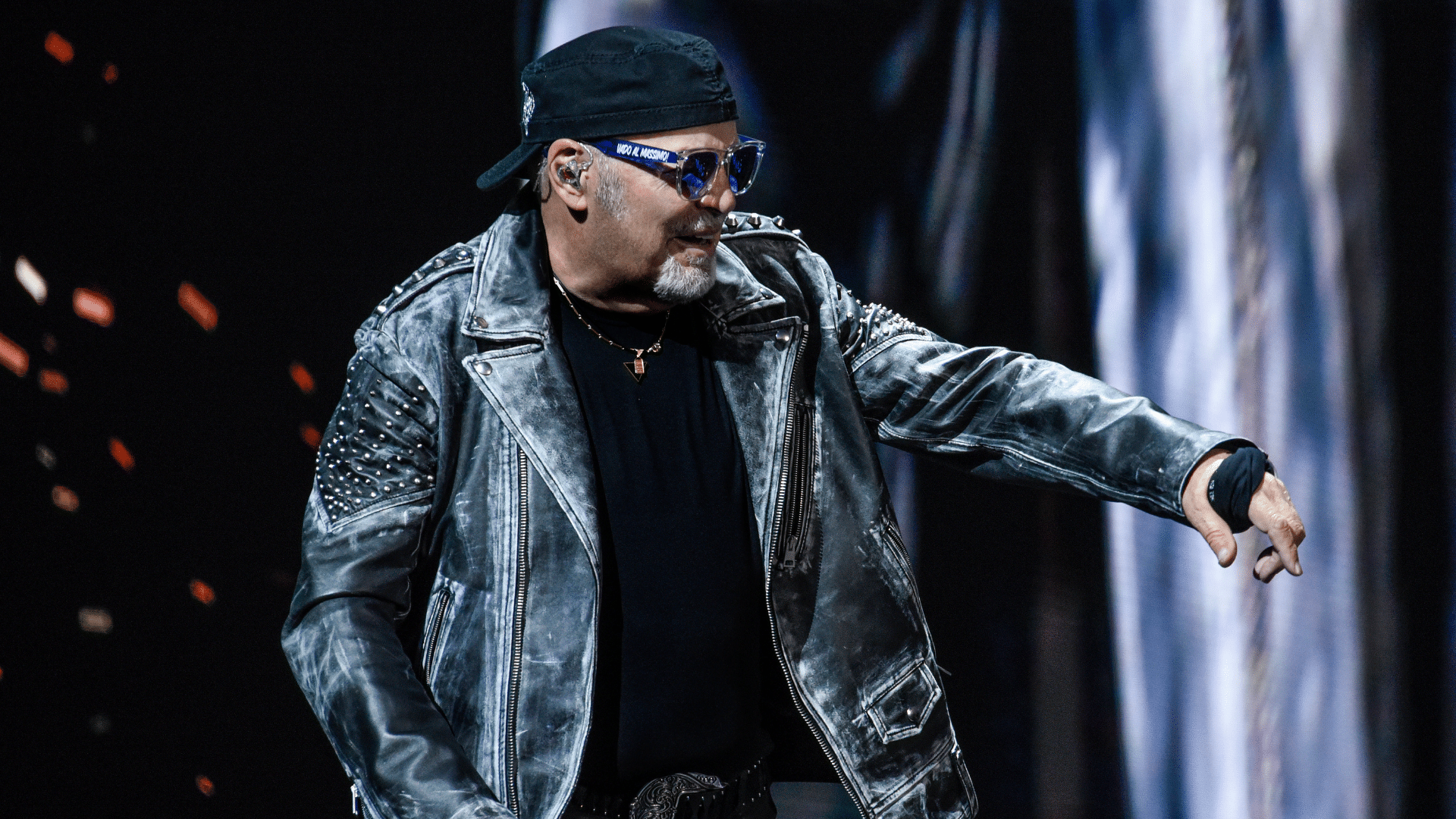 Nessuno ha raccontato gli errori, le passioni e le delusioni di un Paese come Vasco Rossi